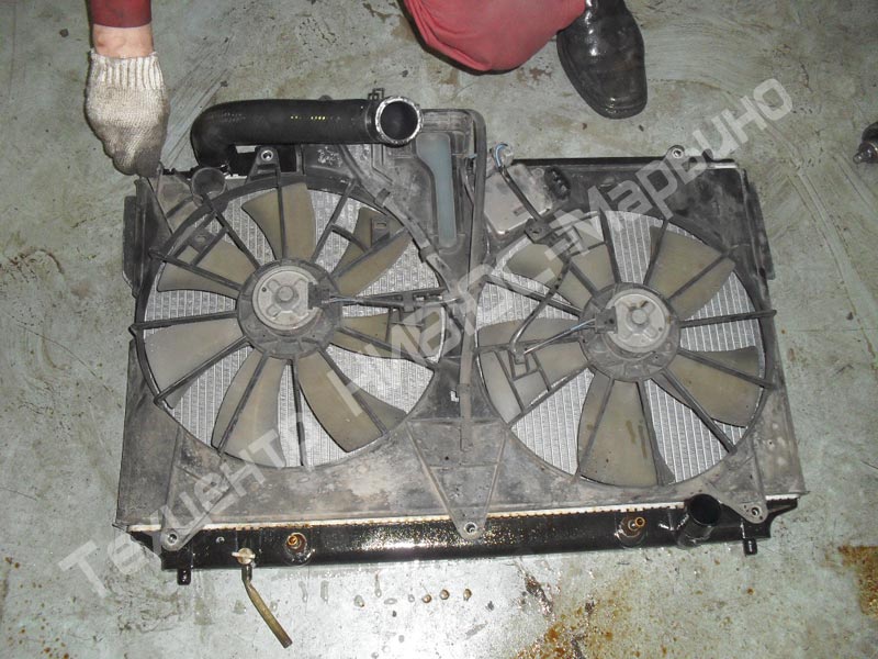 9. Демонтируются вентиляторы охлажления.