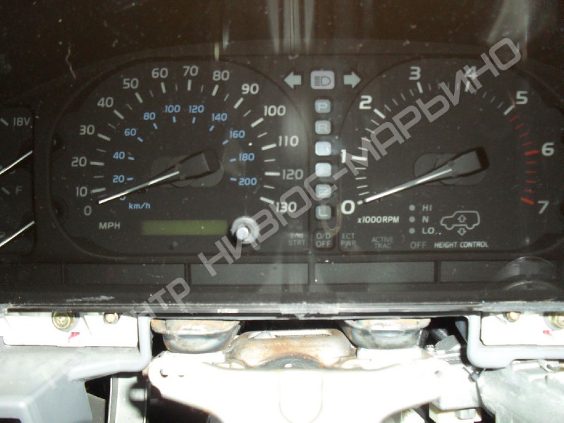 4. Панель приборов Lexus LX470 4WD. На этом этапе было произведено снятие рулевого колеса и кольца Airbag.